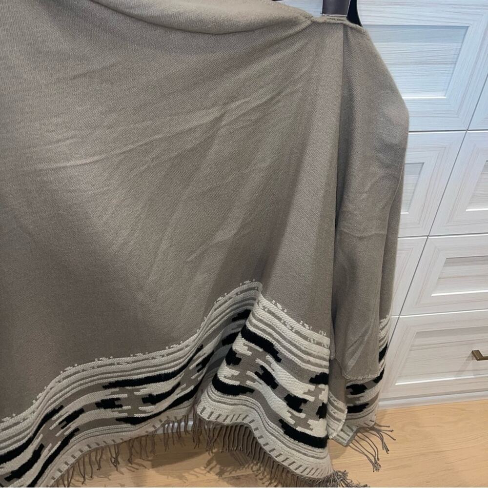 Vince Camuto Geometric Weave Taupe Cape/Poncho One Size - Picture 10 of 10